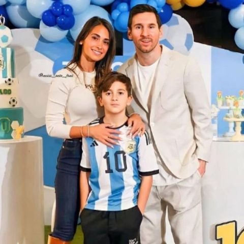Lionel Messi with his family