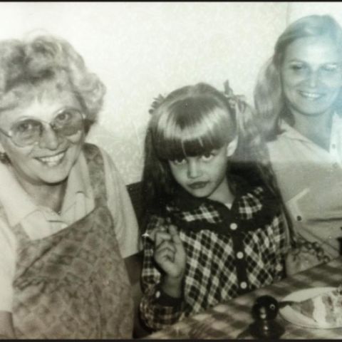 Lucia Oskerova with her mom during her childhhod