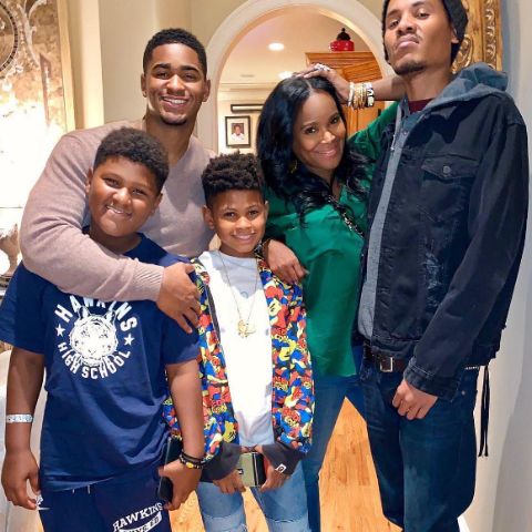 Naviyd Ely Raymond with his mother, Tameka Foster and elder brothers
