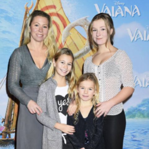 Esther Ulvaeus-Ekengren with her mom and sister during an event
