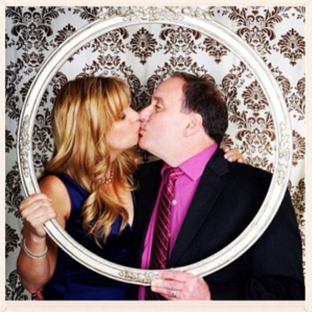 Greg Gisoni and his wife, Melissa Gisoni sharing a kiss